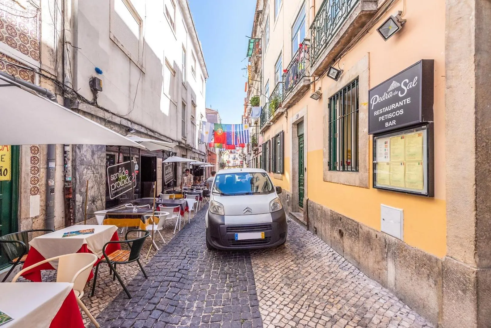 Guestready - Fantastic W Big Patio - Bairro Alto Apartment Lisbon